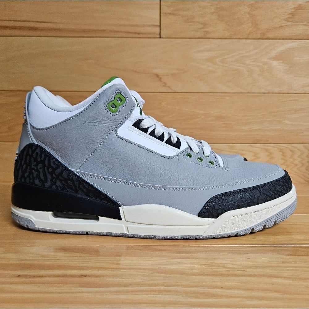 Air Jordan 3 Retro Size 10 Chlorophyll Smoke Grey Mens Shoe Sneaker 136064-006